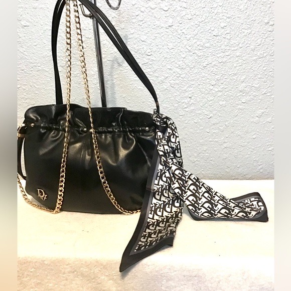 Christian Dior Leather Crossbody Bag/ Gold Chain - Picture 10 of 16